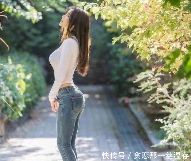 「气质」漂亮的牛仔裤美女,彰显女人的生活姿态