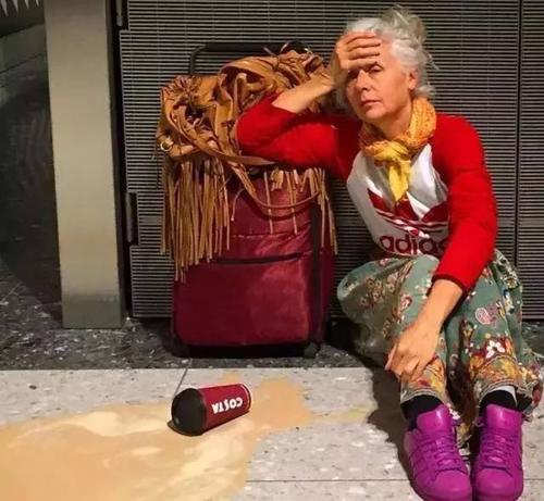 连62岁老太太都美丽地环游世界，你还有理由邋遢？