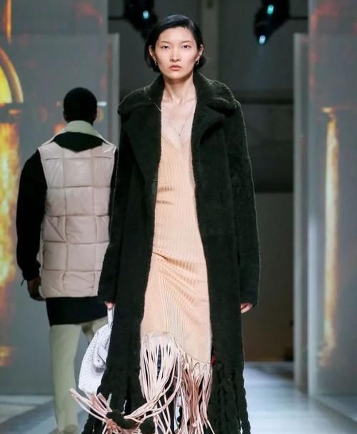 #时髦#哪个时髦精身上没件Bottega Veneta?