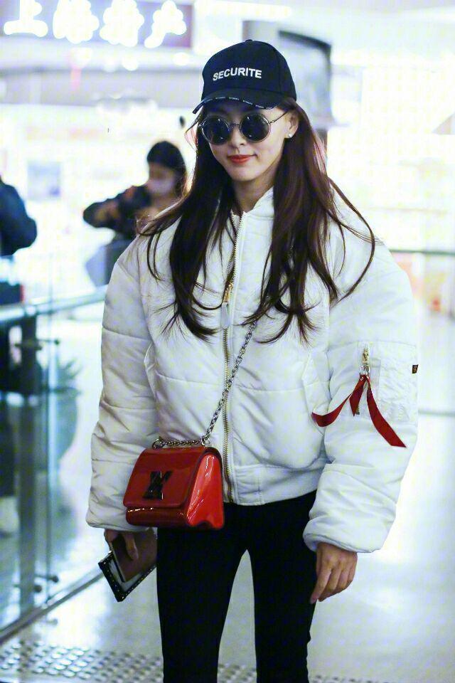 唐嫣的红包好大牌，这件衣服有点甜！从头到脚有点豪！