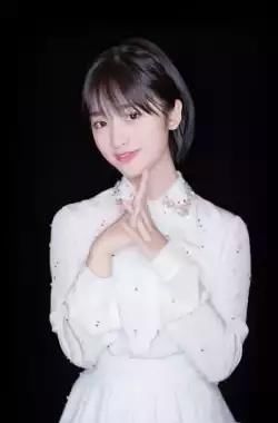 沈月清纯又可爱，穿衣也非常耐看呢！