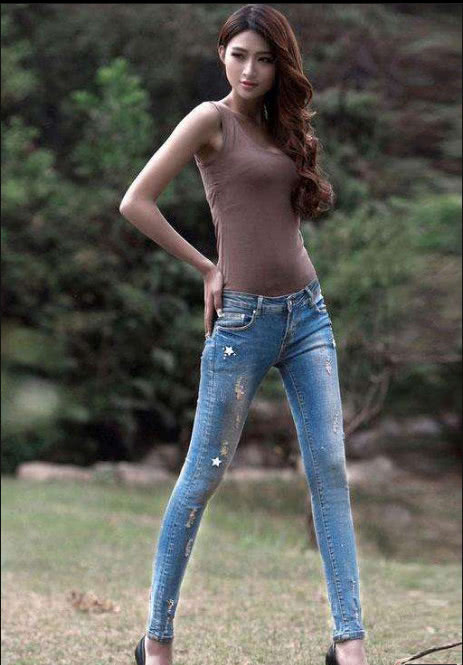 紧身裤是展现优雅的明智选择，上身效果很好更显纤细腿型