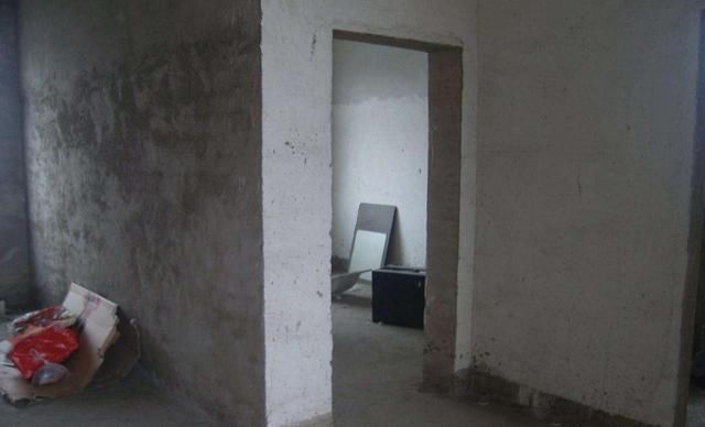  「不住」农村怪现象，很多新盖的房子不装修也不住人，这是为什