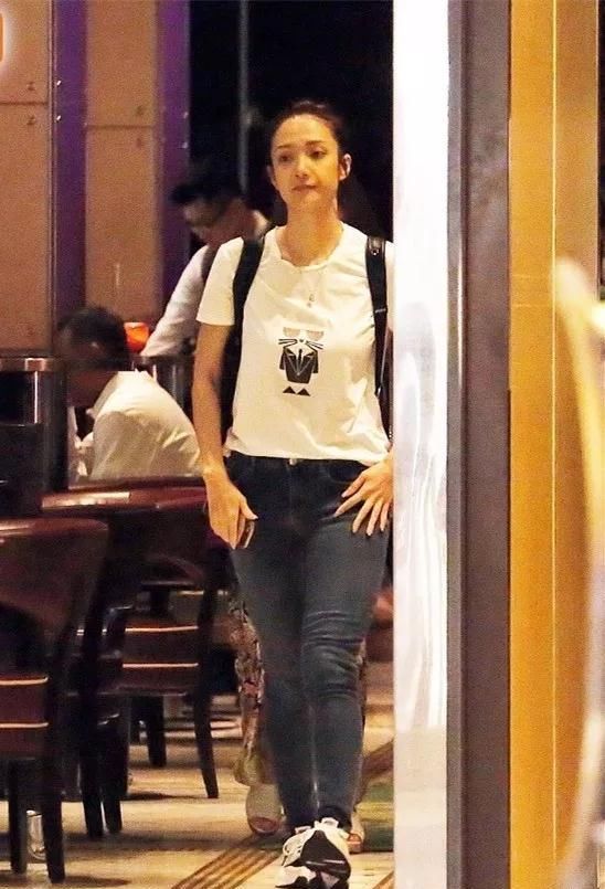 女神失威！王君馨素颜惊现熊猫眼