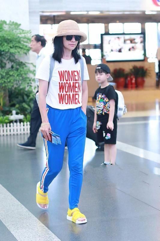 胡可是真不懂时尚，不会扬长避短就算了，还专挑暴露缺点的衣服穿