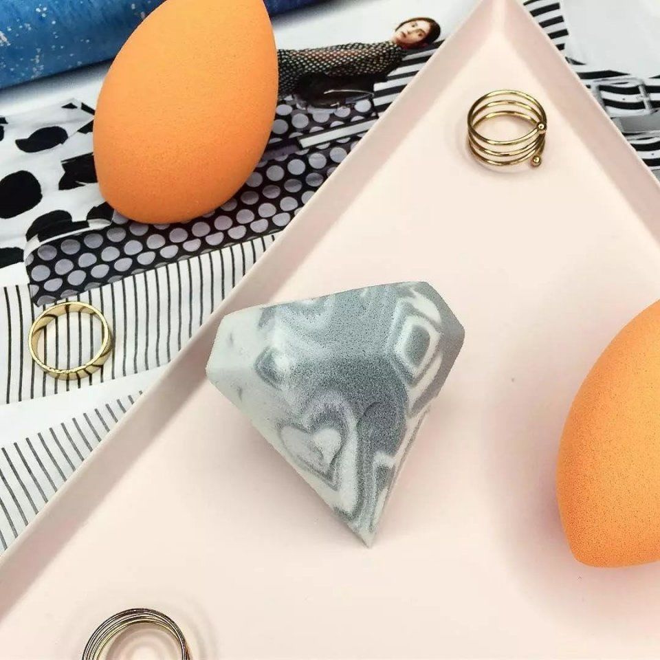 手拿这只果冻粉扑，我能拥有Angelababy的同款甜心腮红!