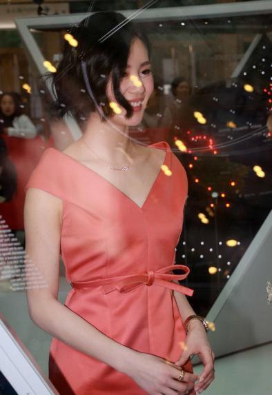 本以为刘诗诗的橘色礼服是全世界, 当看到汤唯, 我呆了!