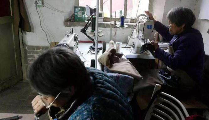 母女齐心协力走上创业道路,做手工定制皮包销往全球