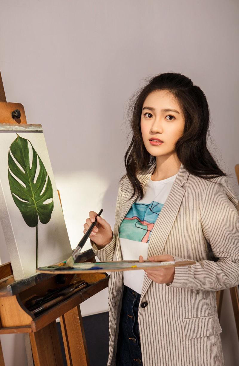 汤梦佳甜美写真图集，时尚气质，青春可人!