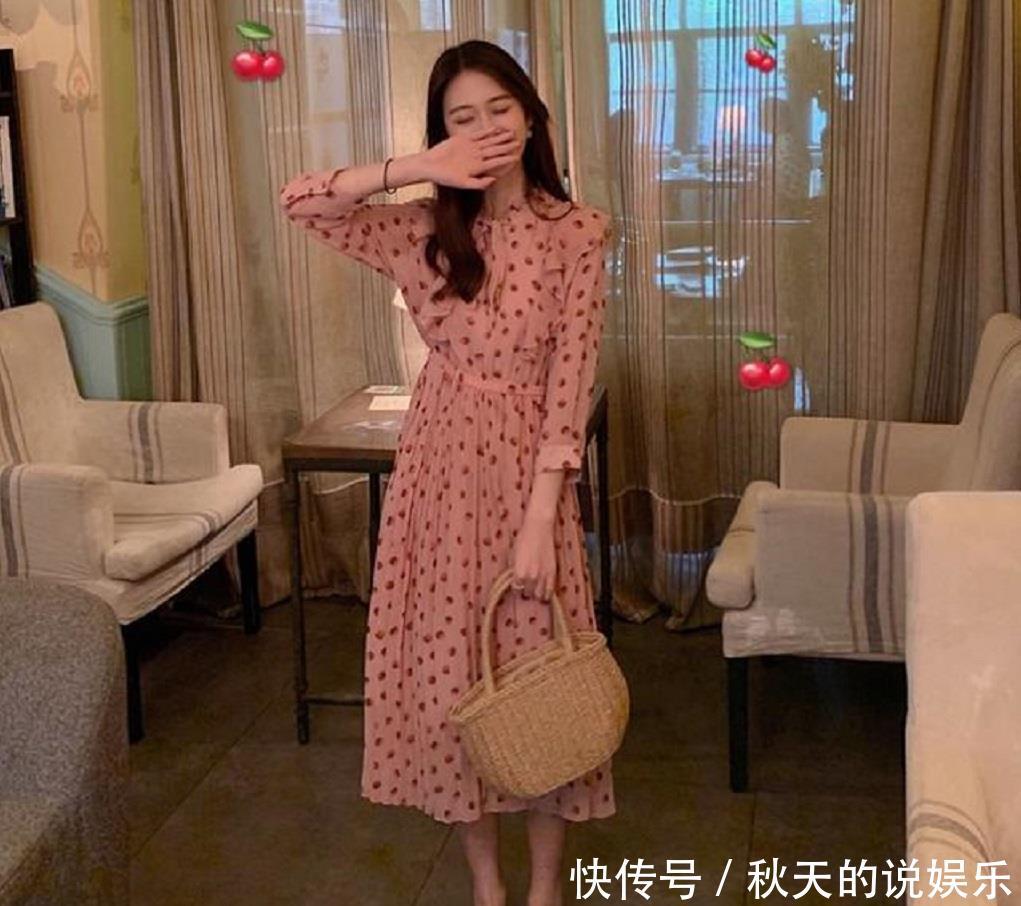  #气质#早春就要穿上连衣裙+平底鞋，穿上尽显气质与优雅！