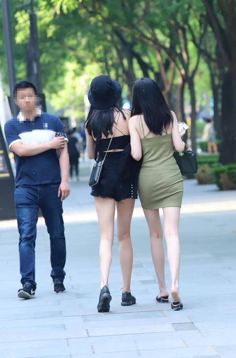 街拍:身材好就是任性,想低调都很难!走在街上堪比“王炸”