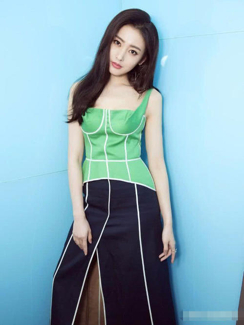 张天爱大长腿小蛮腰确实有，唯一不足的在于她的气质！