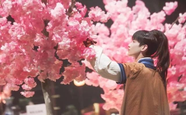 黄子韬白敬亭同为26岁，气质天差地别？网友：韩国进口就是不一样