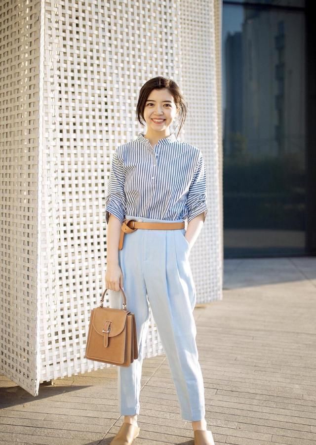  『萝卜』三木博主的春季造型真美，条纹衬衫配萝卜裤，照着穿一样显品位