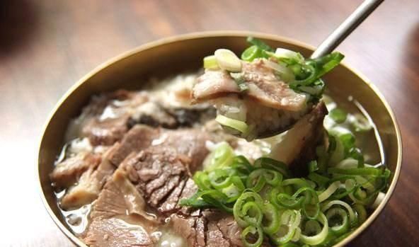  [炖汤]炖牛肉时，万万别急着去焯水，也不要直接炖，否则又老又柴不好吃