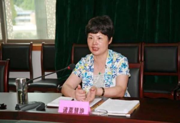 双开40天后，女厅官被提起公诉