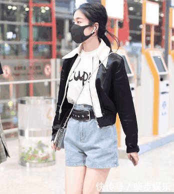 当张雪迎与关晓彤同穿短裤现机场, 交没交过男朋友一眼便知