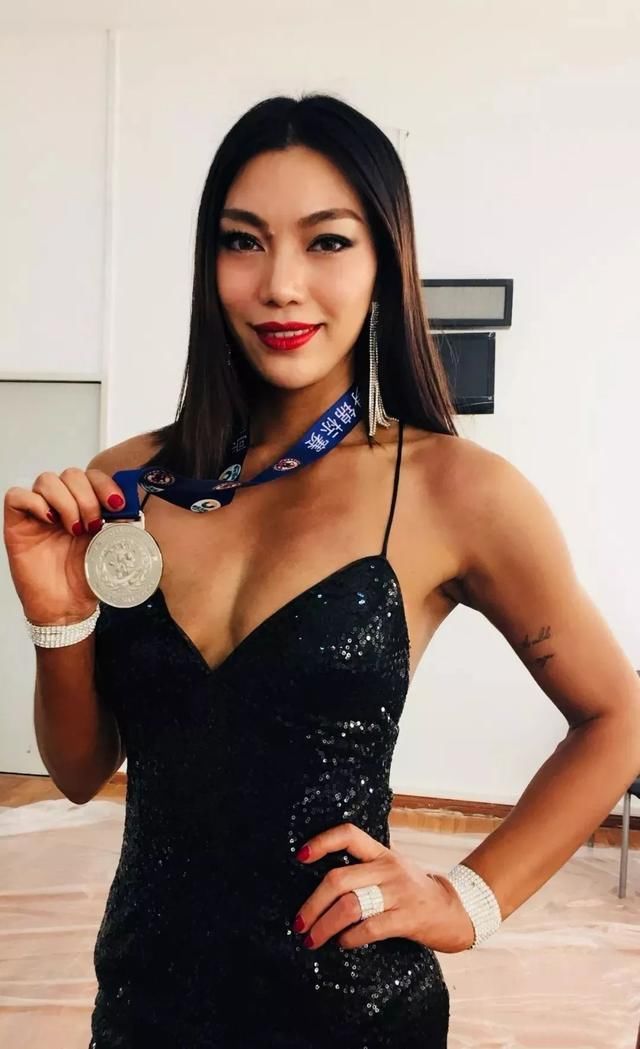 从油腻中年妇女到健身比基尼选手，这位小姐姐1年的逆袭太惊艳!