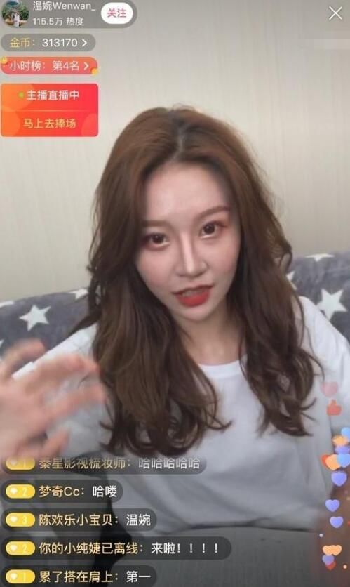 温婉素颜直播回应整容传闻，17岁老得像37岁，网友：咋这么丑了！