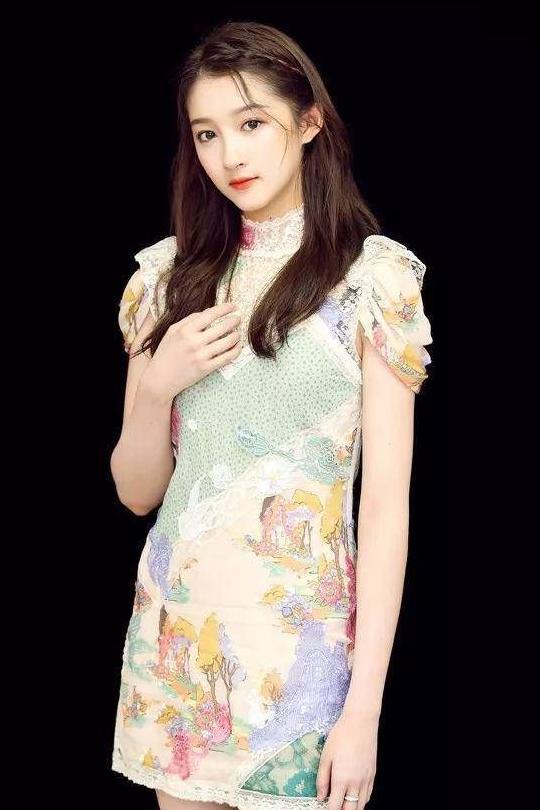 辫子是村姑专属？最全迪丽热巴Baby宣仪郑爽杨幂高级辫子盘点