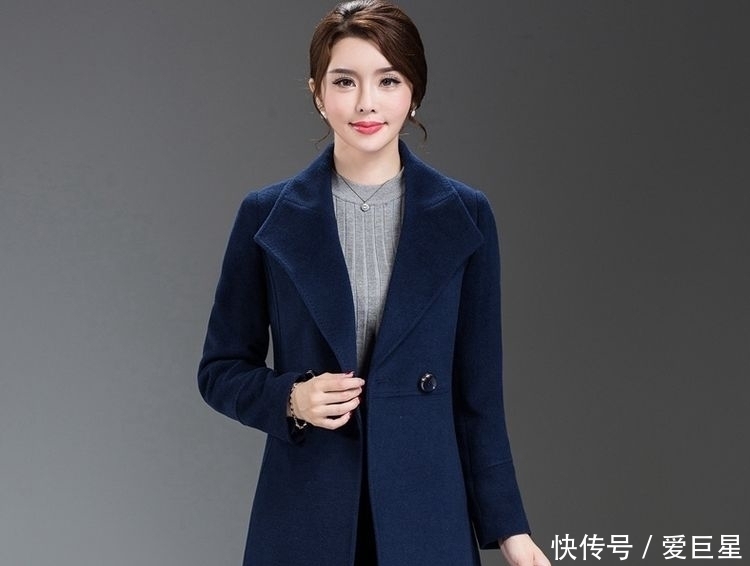 女人:40+岁女人要会“装”!几款“露腿”装,与少女平分秋色