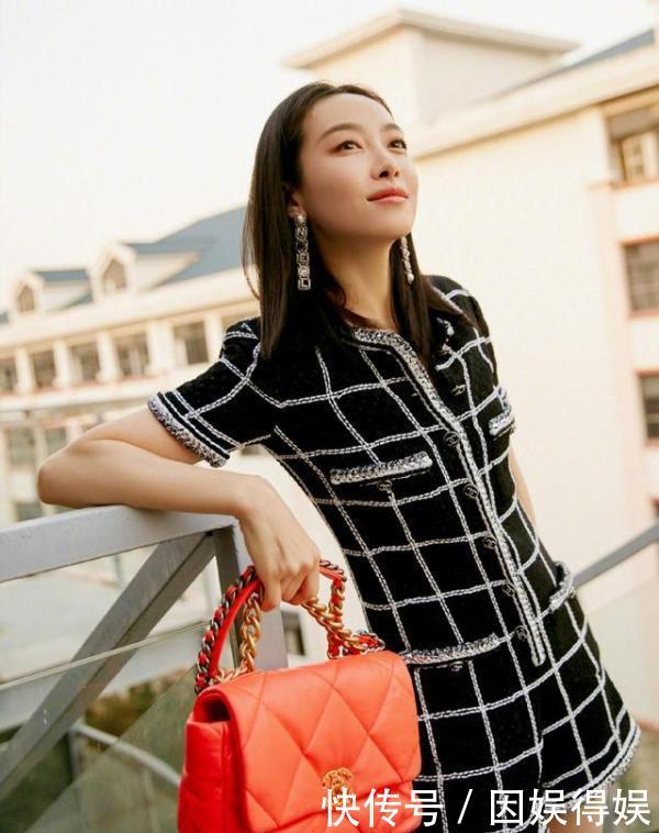 『美女』美女导师穿搭有一套,维持少女身材的秘诀,除了运动就是选对衣服