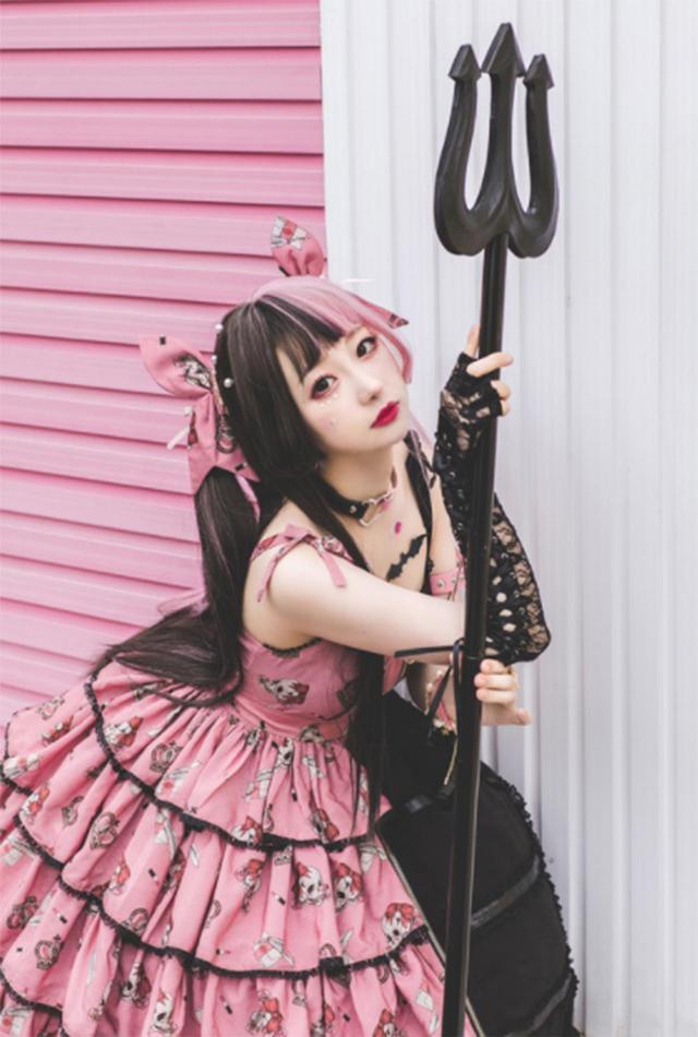 『lo』最近火了一种lo裙,叫“左边少女,右边暗黑”,lo娘穿上美极了