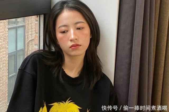  『脸上』脸上这个地方变“大”，说明你要开始护肤了，别不重视！