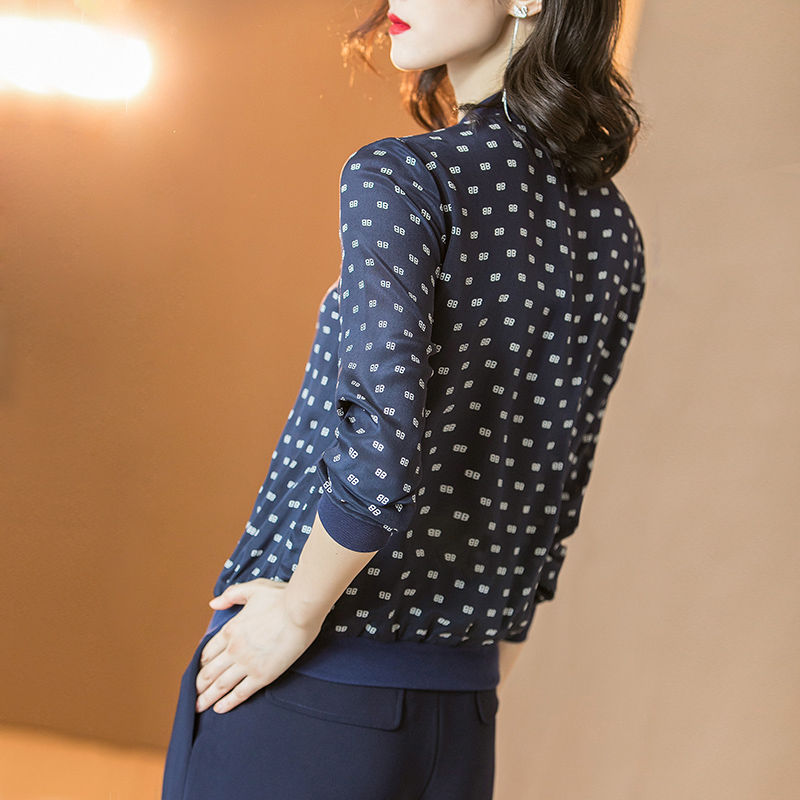 1米6以下女人，秋天别穿风衣!试试这一种薄外套，时髦又显腿长