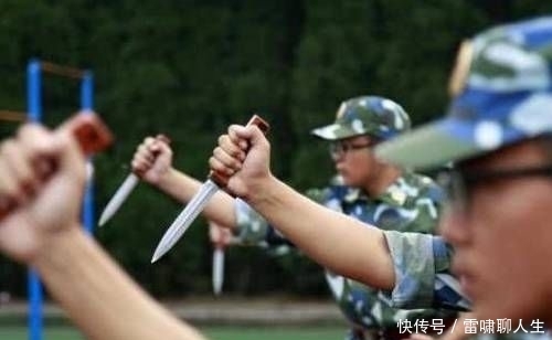 『反握』战斗的时候,为什么许多士兵都要“反握”匕首?这样“杀伤力”更大吗?