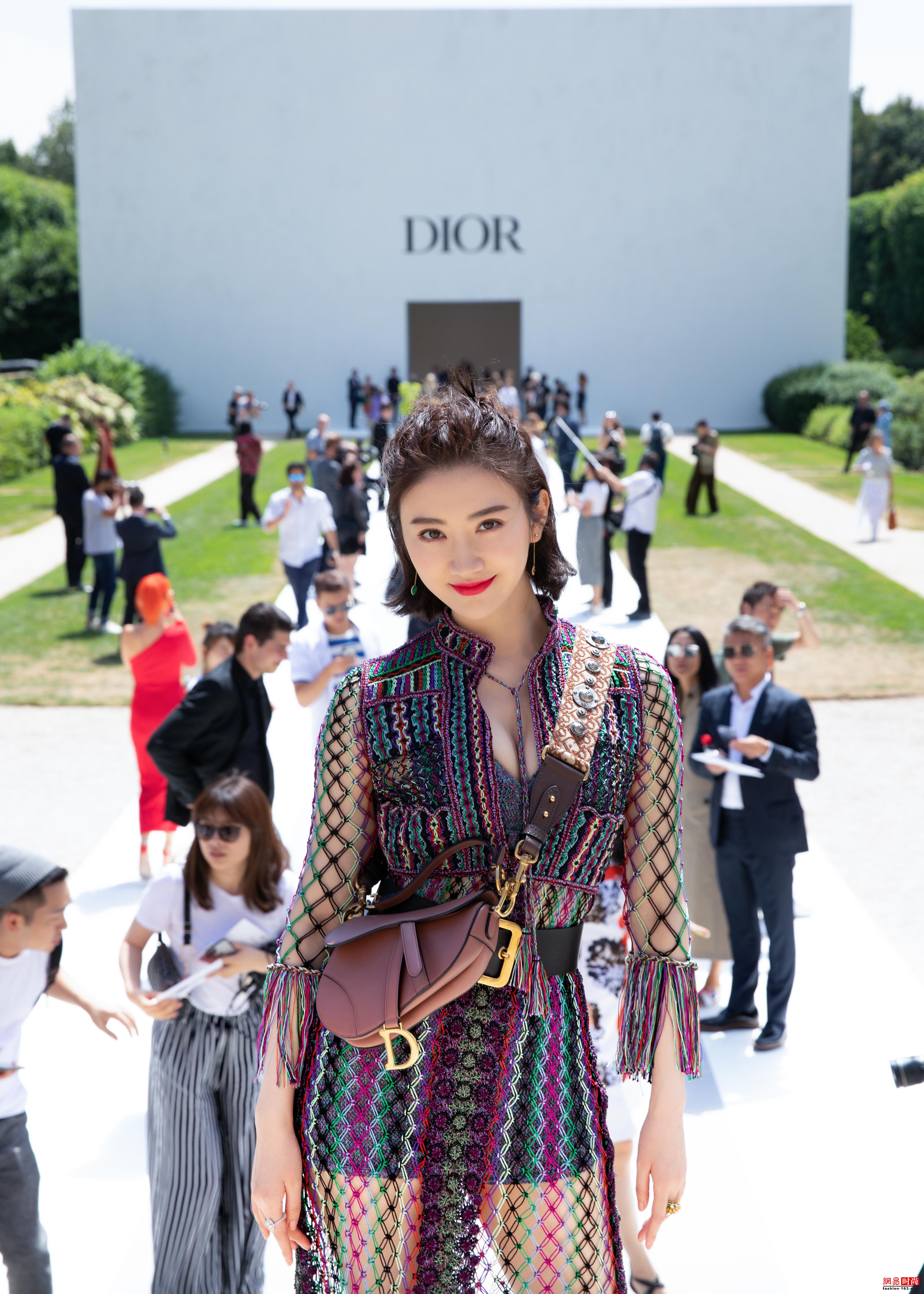 景甜身材好有料 雪白肌肤大长腿