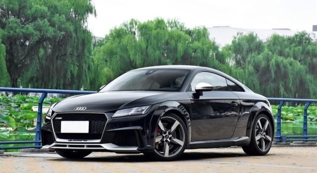  #捷豹#捷豹F-TYPE，奥迪TTRS，两车对比，谁更加像跑车？