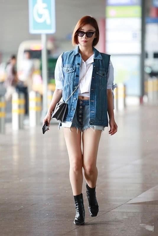 袁姗姗太狠了！短裤这么短还要在腿根处割2刀，网友：显腿长呗！