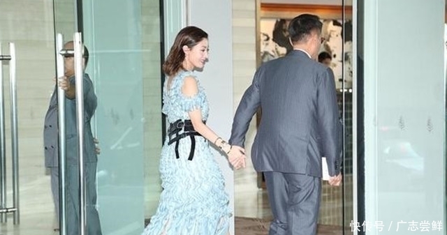 「 蓝色」两次嫁给亿万富豪, 49岁仍风韵犹存,李嘉欣是最美港姐,