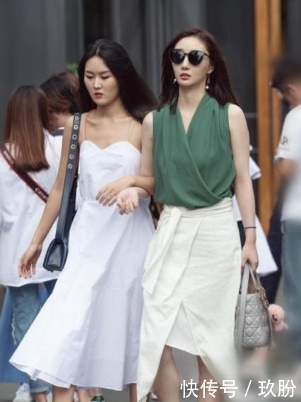  清秀|街拍：身材出众傲人的小美女，容颜清秀甜美，好美