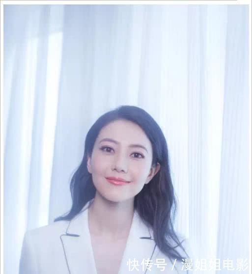 看了高圆圆的白西装，再看看张钧甯，真想对赵又廷说一句好福气