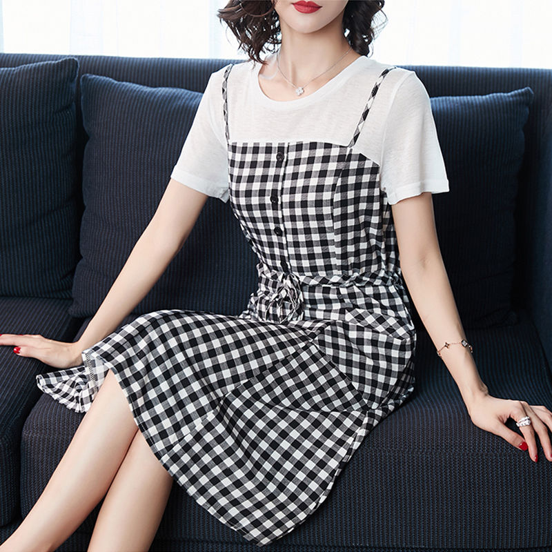 女人别傻傻打底裤配大衣，今秋流行的套装太漂亮了!多胖穿都好看