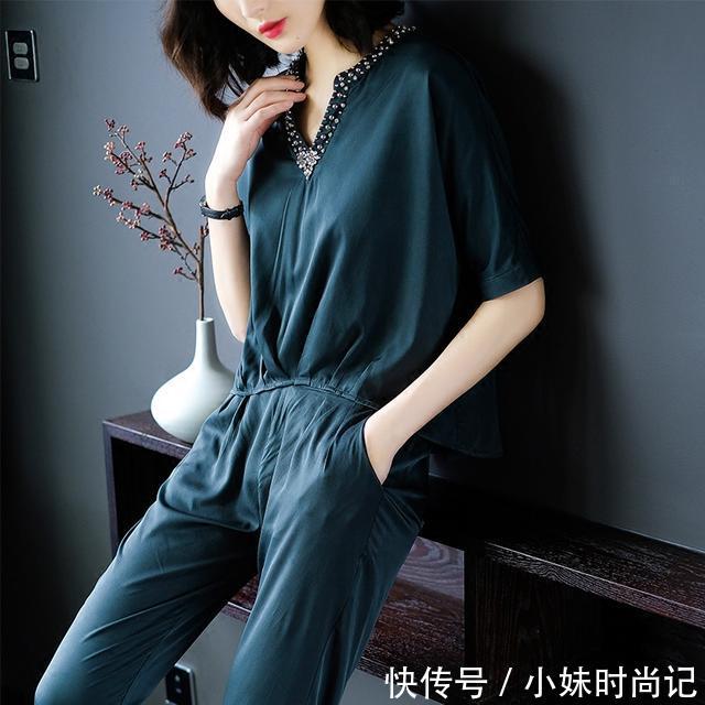  【女性】身为职场女性，在衣品上穿法要带点灵动性，比如穿套装就很精神