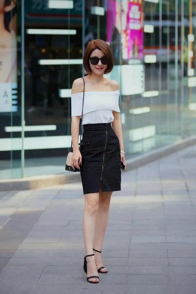 针织:街拍:小姐姐身穿薄纱的针织上衣,彰显出青春的气息