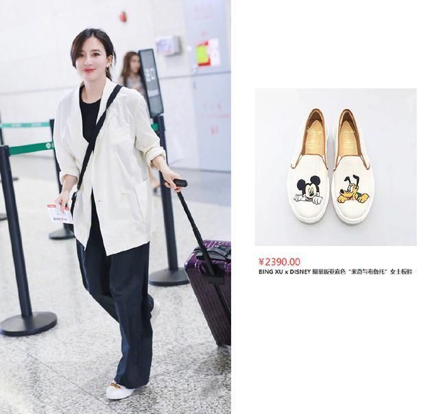 熊乃身穿西服外套+直筒裤现身，简单大方，网友:包包太丑了!