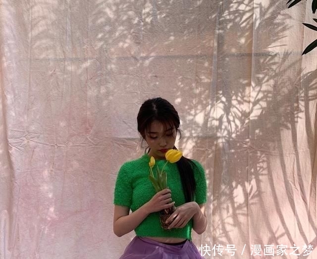 「橙粉」米兰看GUCCI秋冬秋蜜瓜橙粉裙,IU乖乖女终于出门了