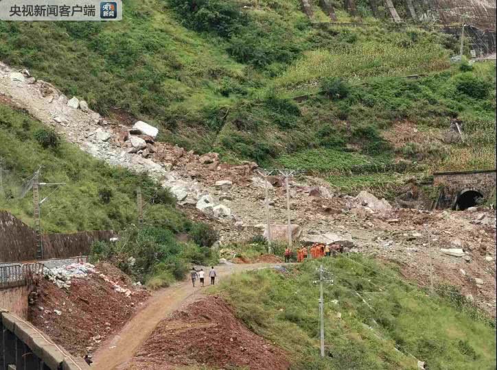 成昆铁路甘洛段突发山体崩塌 13名抢险人员失联