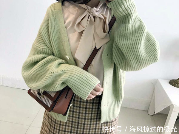 『适合』浅绿色配什么颜色好看 浅绿色适合什么肤色