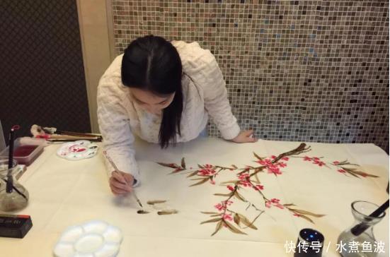  「现实」同样是明星的画，杨颖飞船卖18万，张馨予梅花仅卖7万，好现实