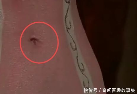 女子在闺蜜家基本一丝不挂,当好友看到她肚子