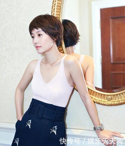 42岁马伊琍穿2万块的背心裙，身材凹凸有致，“嫩”回24岁！