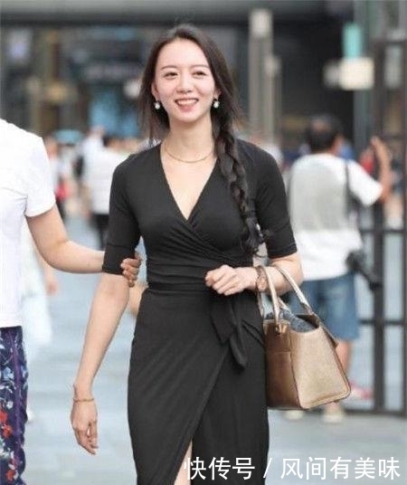 美女■热情时尚的街拍:飘逸潇洒的美女,穿出紧致身材!