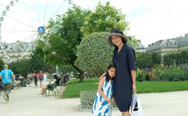 赵子琪带baby出去玩，各个颜值都很高，不愧是星星后代！