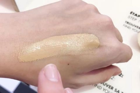 精华液@彩妆届最强黑马！这7款粉底精华液会承包你一辈子的底妆！
