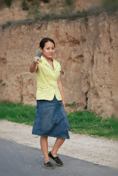 看看农村的姑娘，一点都不比城里差，好想回农村